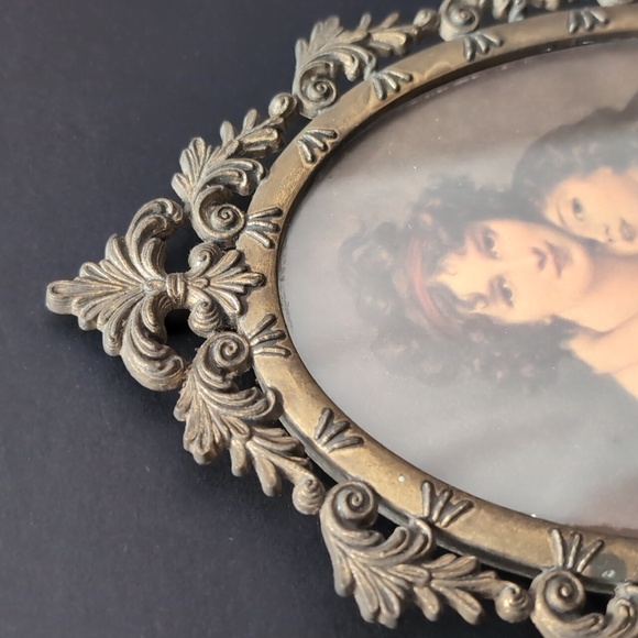 VGT, Italian Metal Ornate Oval Frame with A Madam Lebrun and Daughter Print. - Picture 2 of 8